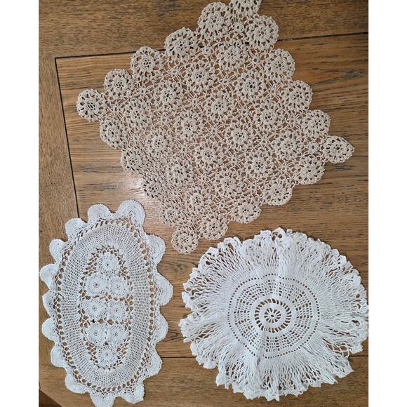 Vtg Lot 20 Crochet Lace Doilies Table Runners Floral Color Circle Rectangle - Picture 2 of 6